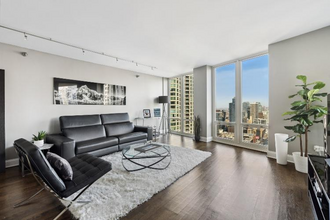 345 N La Salle Dr in Chicago, IL - Building Photo - Building Photo