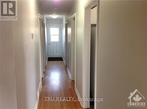 2687 Cresthill St in Ottawa, ON - Building Photo - Building Photo