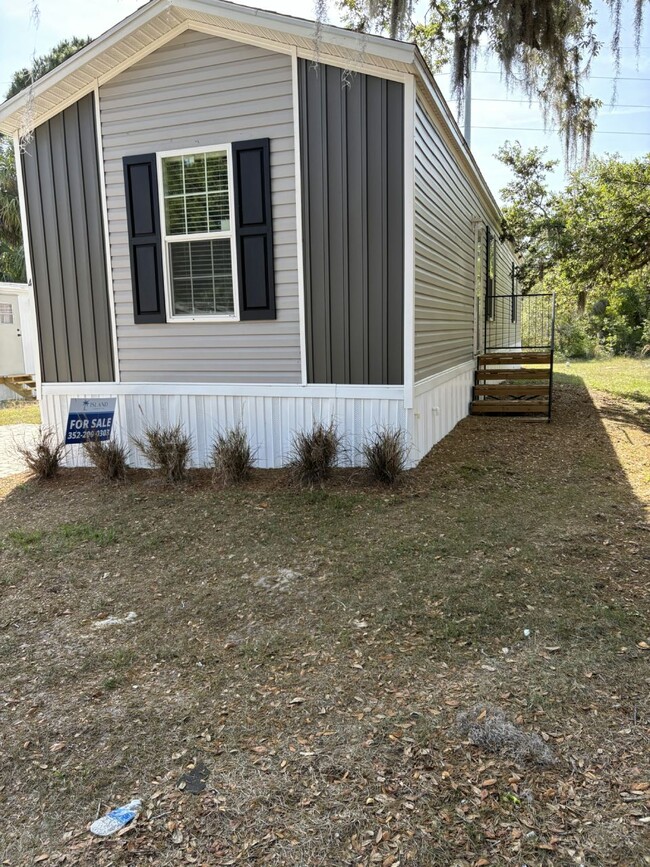 11240 N Northwood Dr in Inglis, FL - Building Photo - Building Photo