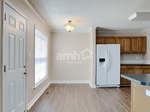 6620 Valleyoak Dr in Clemmons, NC - Building Photo - Building Photo
