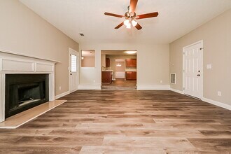 1452 Shelnut Ct in Hampton, GA - Foto de edificio - Building Photo