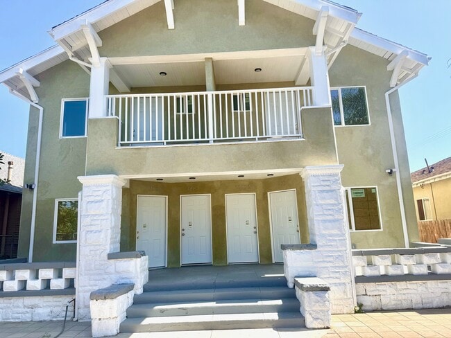 238 W 47th St, Unit 238 W 47Th St