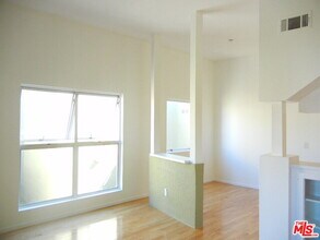 2207 Brenta Pl in Los Angeles, CA - Building Photo - Building Photo