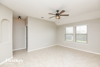 546 Clearlake Dr in Waxahachie, TX - Foto de edificio - Building Photo