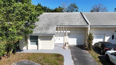 10575 La Placida Dr in Coral Springs, FL - Building Photo - Building Photo