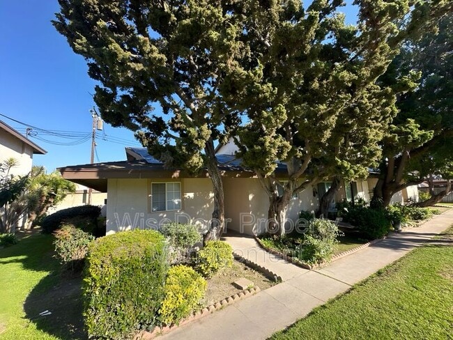 521 S Lyon St in Santa Ana, CA - Building Photo - Building Photo