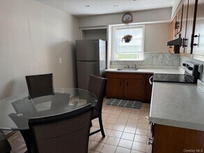 47 1st St Ext in Glen Cove, NY - Building Photo - Building Photo