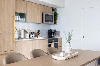159 NE 6th St, Unit 3615 in Miami, FL - Building Photo - Building Photo