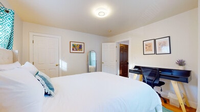 22 Hews St, Unit #2 in Cambridge, MA - Building Photo - Building Photo