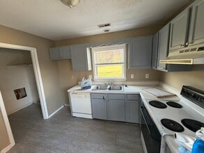 3099 Avon Rd in Greenville, NC - Foto de edificio - Building Photo