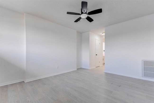 property at 2135 Casa Rio Cir