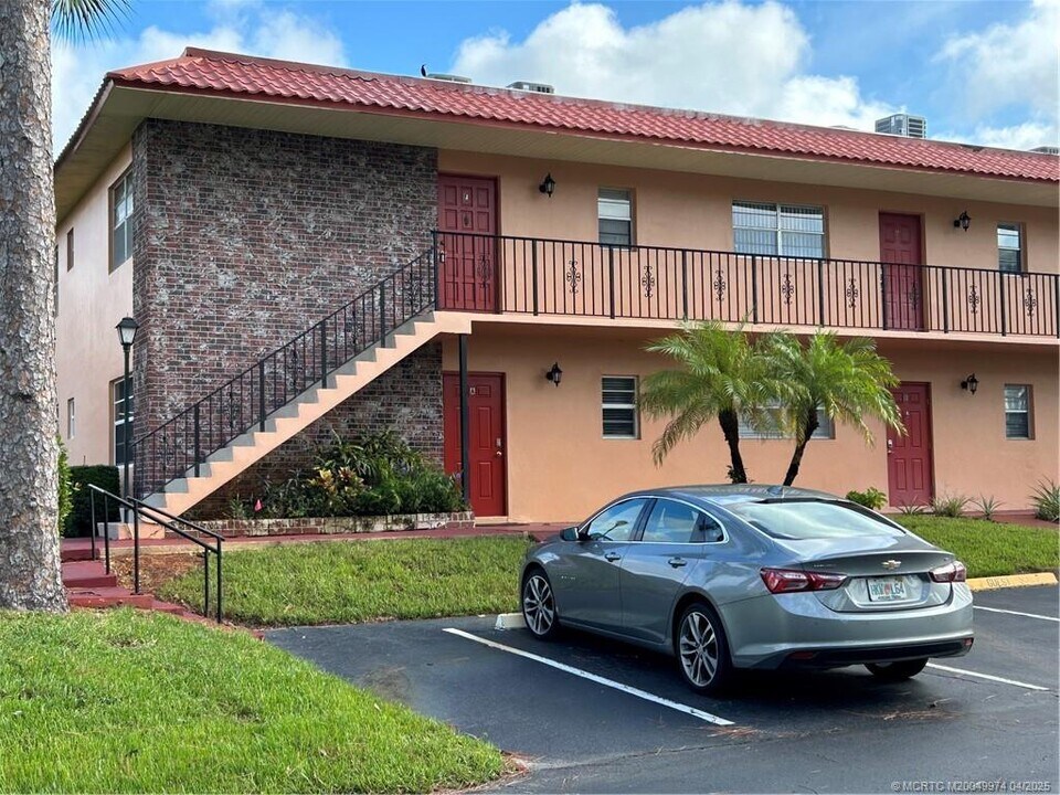1963 SW Palm City Rd in Stuart, FL - Building Photo