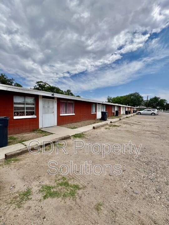 2501 Barcelona Rd in Albuquerque, NM - Building Photo