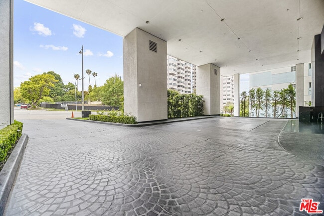 property at 10350 Wilshire Blvd