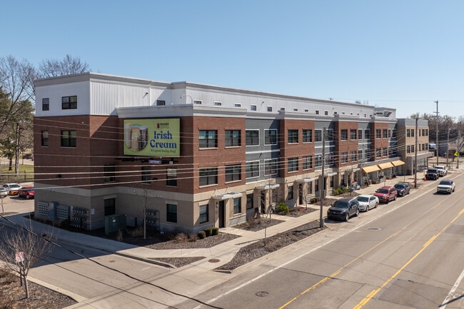 Harrison Park Apartments in Grand Rapids, MI - Foto de edificio - Building Photo