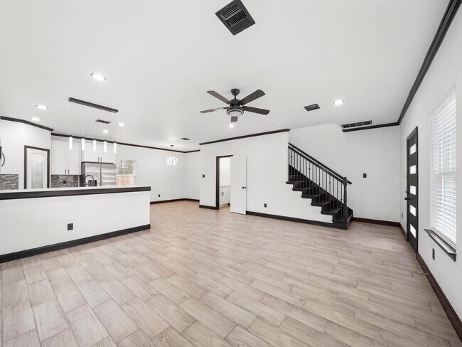 4737 Reed Rd in Houston, TX - Building Photo - Building Photo