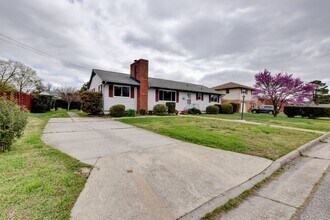 609 Birch Dr in Newport News, VA - Building Photo - Building Photo