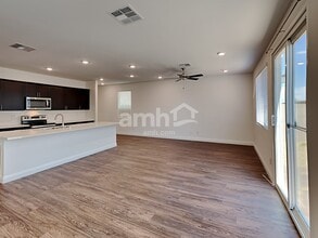 3320 Blodwen St in Las Vegas, NV - Building Photo - Building Photo
