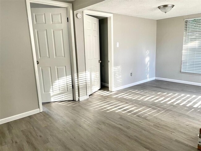 8215 N Brooks St in Tampa, FL - Building Photo - Building Photo