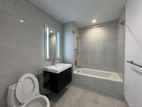 131-03 40th Rd, Unit 16P in Queens, NY - Building Photo - Building Photo