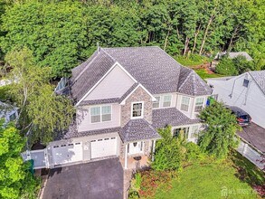 15 Altamont Rd in Edison, NJ - Building Photo - Building Photo