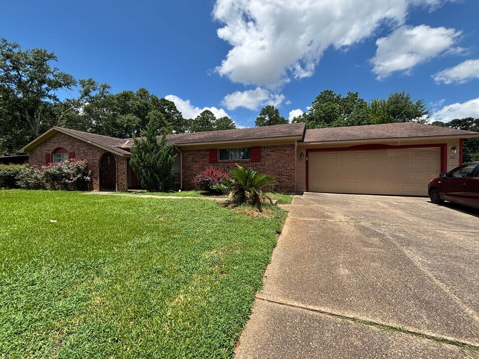 1008 Francais Dr in Shreveport, LA - Building Photo