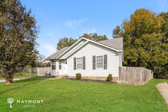 379 Donna Dr in Clarksville, TN - Building Photo - Building Photo