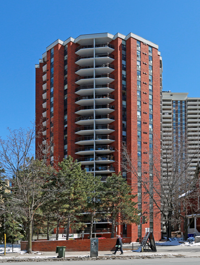 Celebrity Place in Toronto, ON - Building Photo - Building Photo