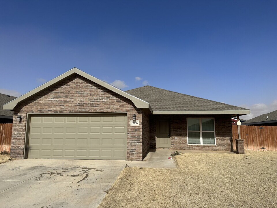 8806 16th St in Lubbock, TX - Building Photo