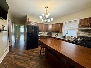 6742 S Artesian Ave in Chicago, IL - Building Photo - Building Photo