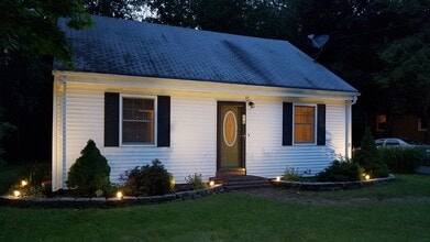 68 Blatchley Ave in Southington, CT - Building Photo - Building Photo