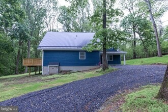 382 Wood Cutters Ln in Harpers Ferry, WV - Building Photo - Building Photo