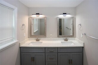 1333 Lyle Ave in East Point, GA - Building Photo - Building Photo