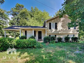 2475 Suncrest Ct in Buford, GA - Building Photo