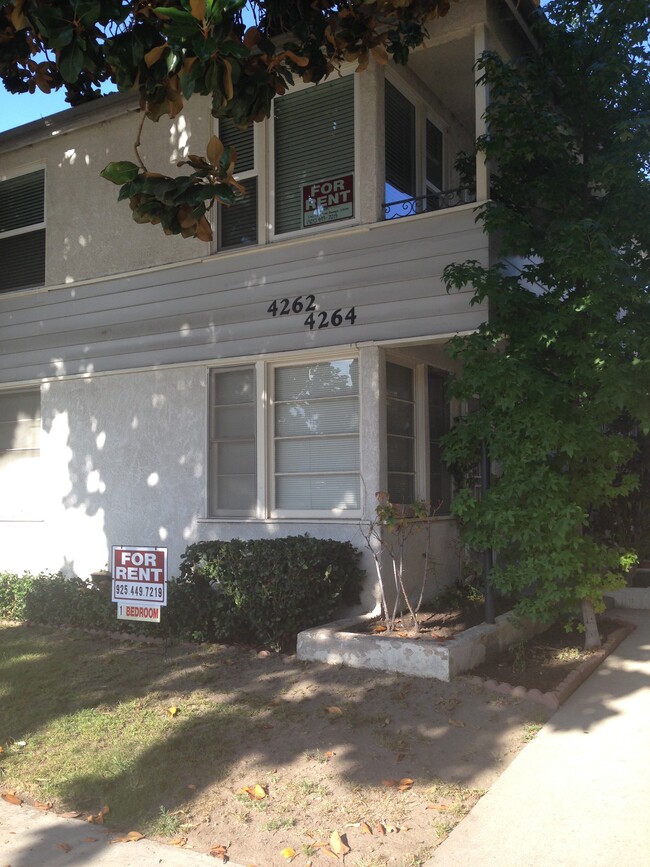 4262 1/2 Cahuenga Blvd