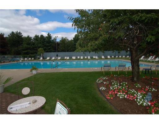 276 Regency Park Dr, Unit 276 in Agawam, MA - Foto de edificio