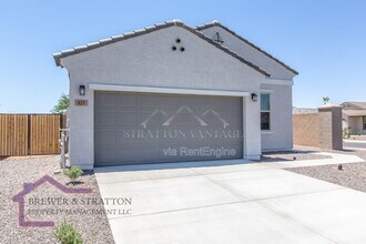 827 W Nova Pl in Casa Grande, AZ - Building Photo - Building Photo