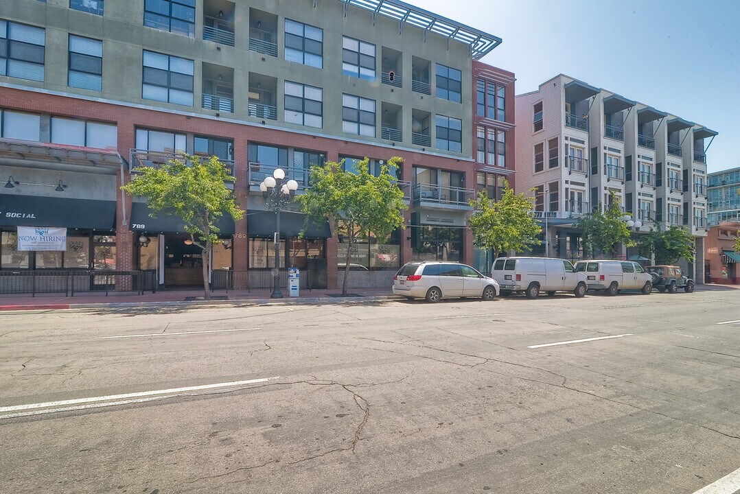 777 6th Ave, Unit 209 in San Diego, CA - Foto de edificio