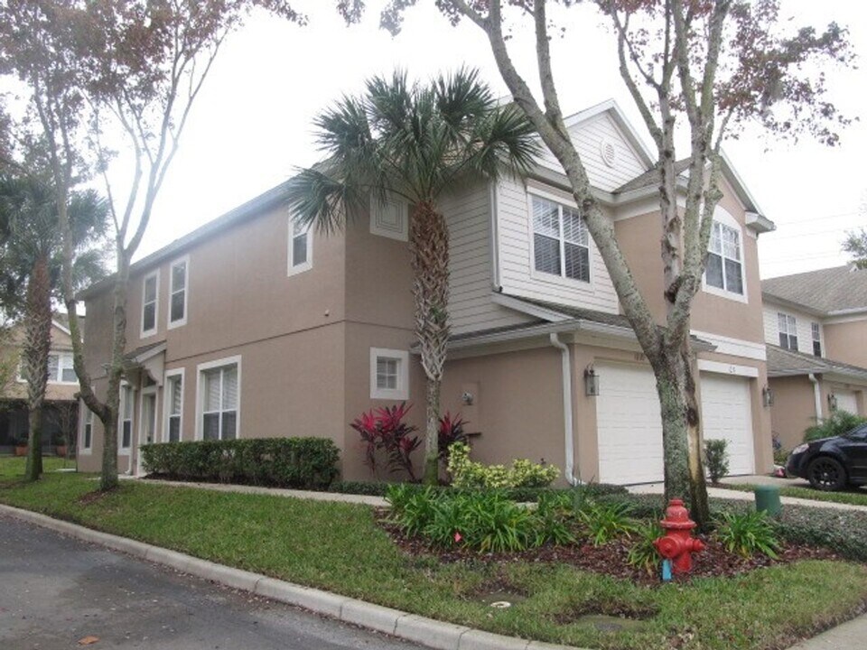 1110 Loyola Ct in Sanford, FL - Building Photo