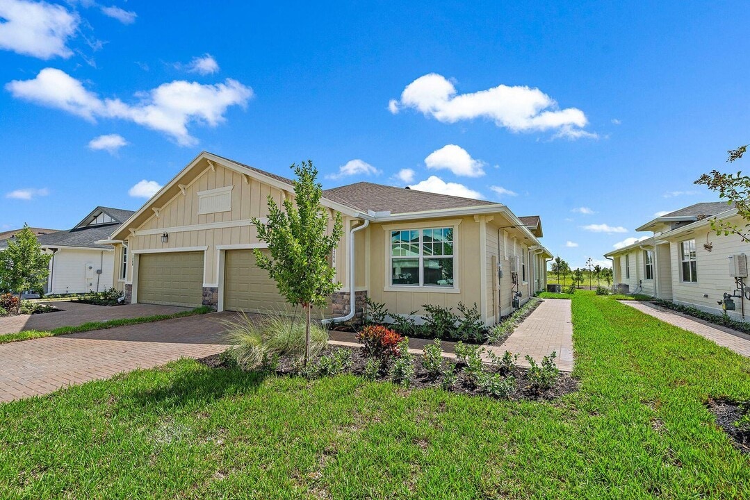 1244 Haywagon Trl in Loxahatchee, FL - Building Photo
