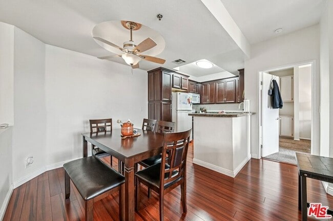 535 Magnolia Ave in Long Beach, CA - Foto de edificio - Building Photo