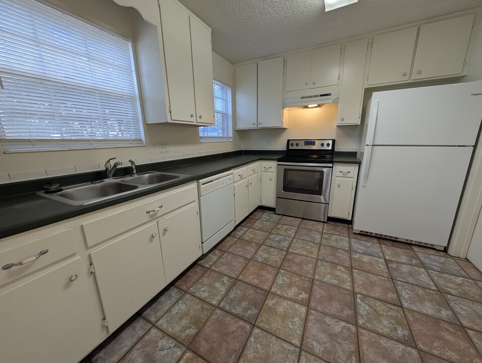 2397 Gregory Dr in Tallahassee, FL - Building Photo