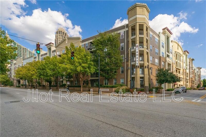 390 17th St NW in Atlanta, GA - Building Photo