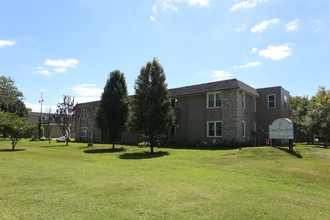 Forest Cove North Apartments in Springfield, MO - Foto de edificio - Building Photo