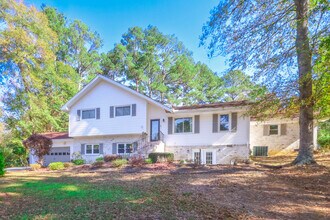 225 Willow Lake Ln in Sharpsburg, GA - Building Photo - Building Photo