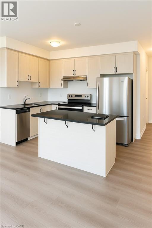 200 Stamson St in Kitchener, ON - Building Photo - Building Photo