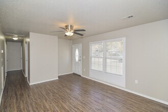2115 Fernbrook Dr NE in Huntsville, AL - Building Photo - Building Photo