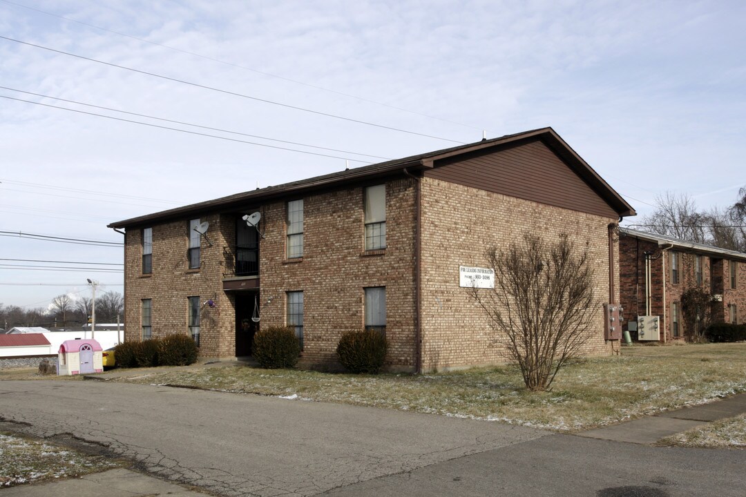 8502 Standing Oak Dr in Louisville, KY - Building Photo