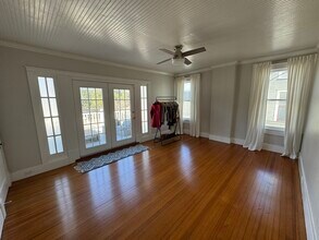 116 E French Pl in San Antonio, TX - Building Photo - Building Photo