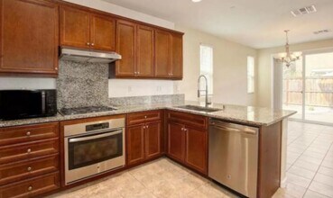 2077 Camino Real Way in Roseville, CA - Building Photo - Building Photo